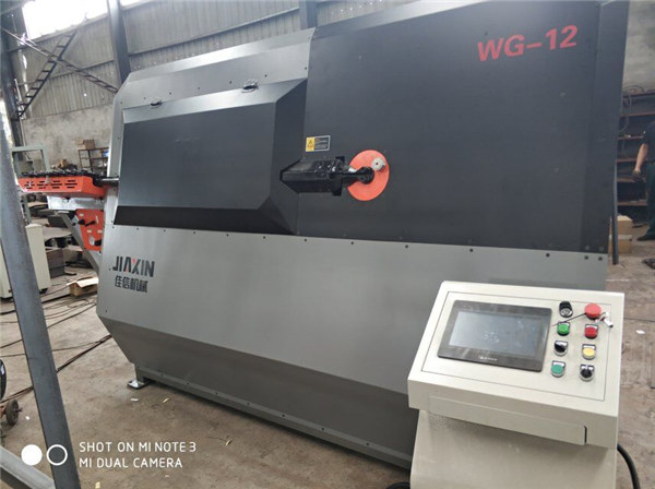 Xingtai avtomat uzatmalarining benderida ishlab chiqarilgan deformatsiyalangan panellagi sanoat mashinasozligi uskunalari